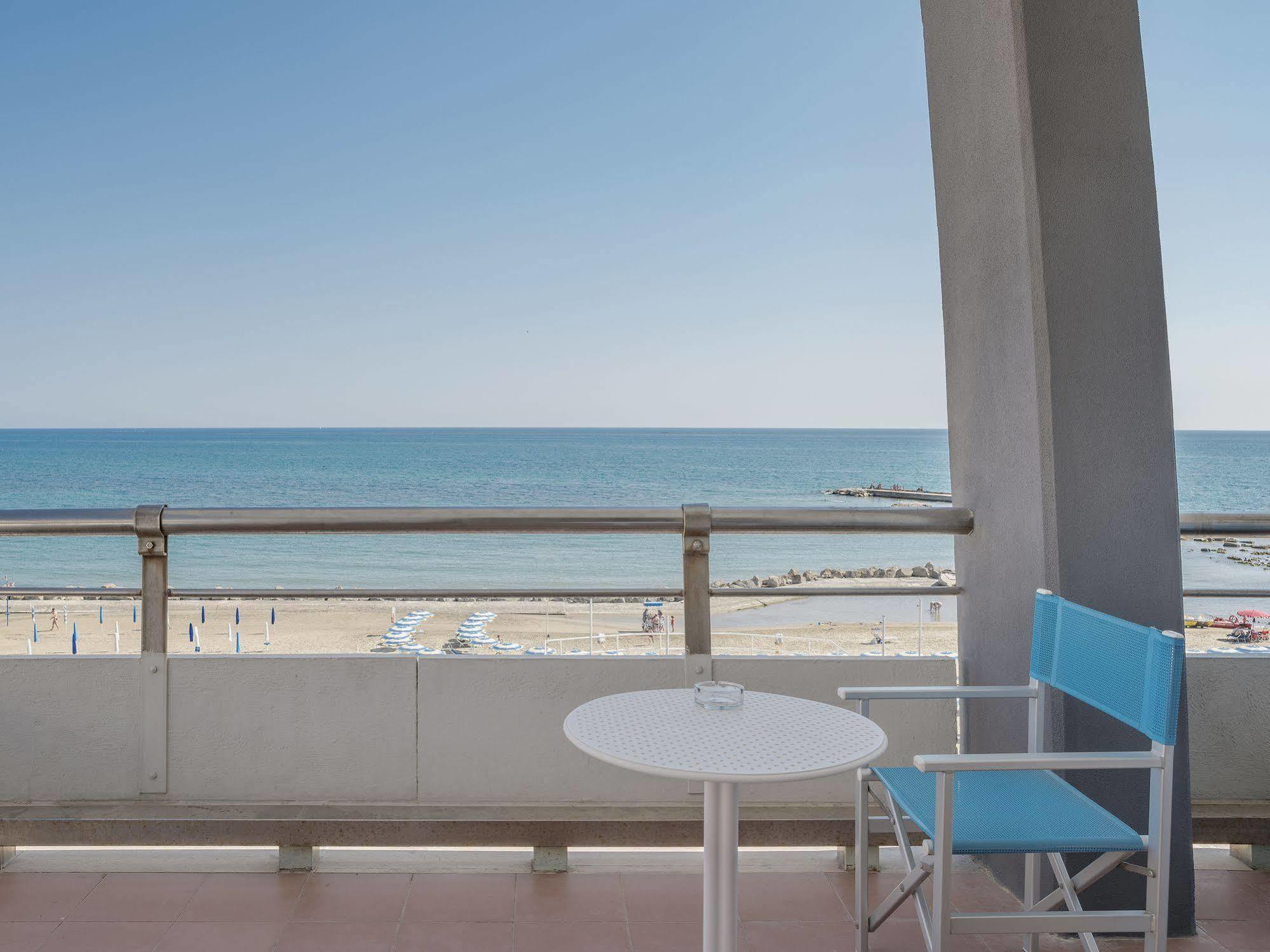 Hotel Riviera Анцио Экстерьер фото